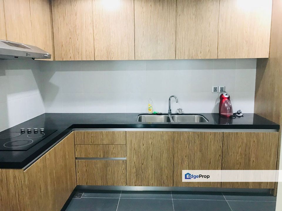 Freehold big size service apartment renovated and furniture at impiana east ledang, Johor, 