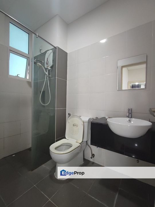 Full loan 2 room service apartment fully furniture in one medini , Johor, Nusajaya