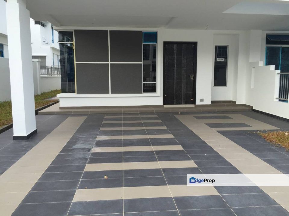 Freehold double storey end lot with land at the green horizon hill, Johor, 