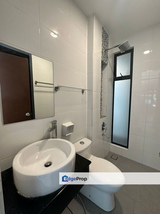 Freehold double storey superlink renovated and guarded at east ledang iskandar puteri, Johor, Nusajaya