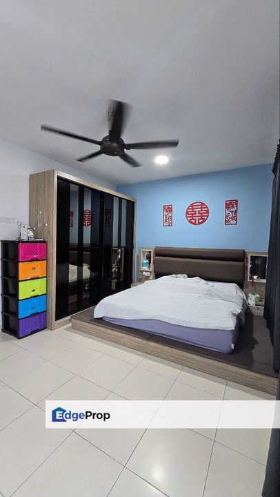 Freehold 2.5 storey landed renovated with balcony at taman scientex senai, Johor, Senai