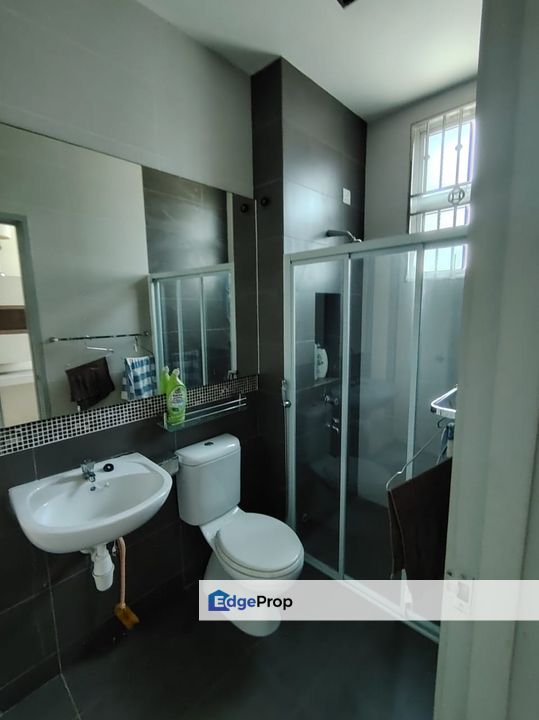 Freehold double storey cluster house renovated and guarded at nusa duta iskandar puteri, Johor, Johor Bahru