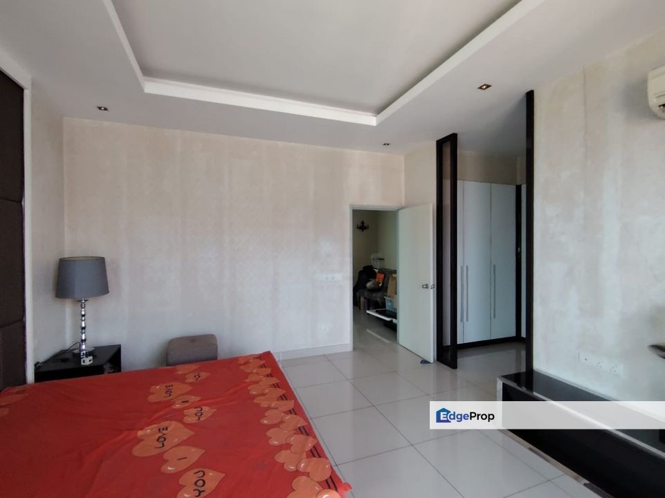 Freehold double storey cluster house renovated and guarded at nusa duta iskandar puteri, Johor, Johor Bahru