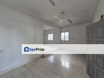 Freehold double storey landed house end lot with land at tun ungku aminah skudai, Johor, Skudai