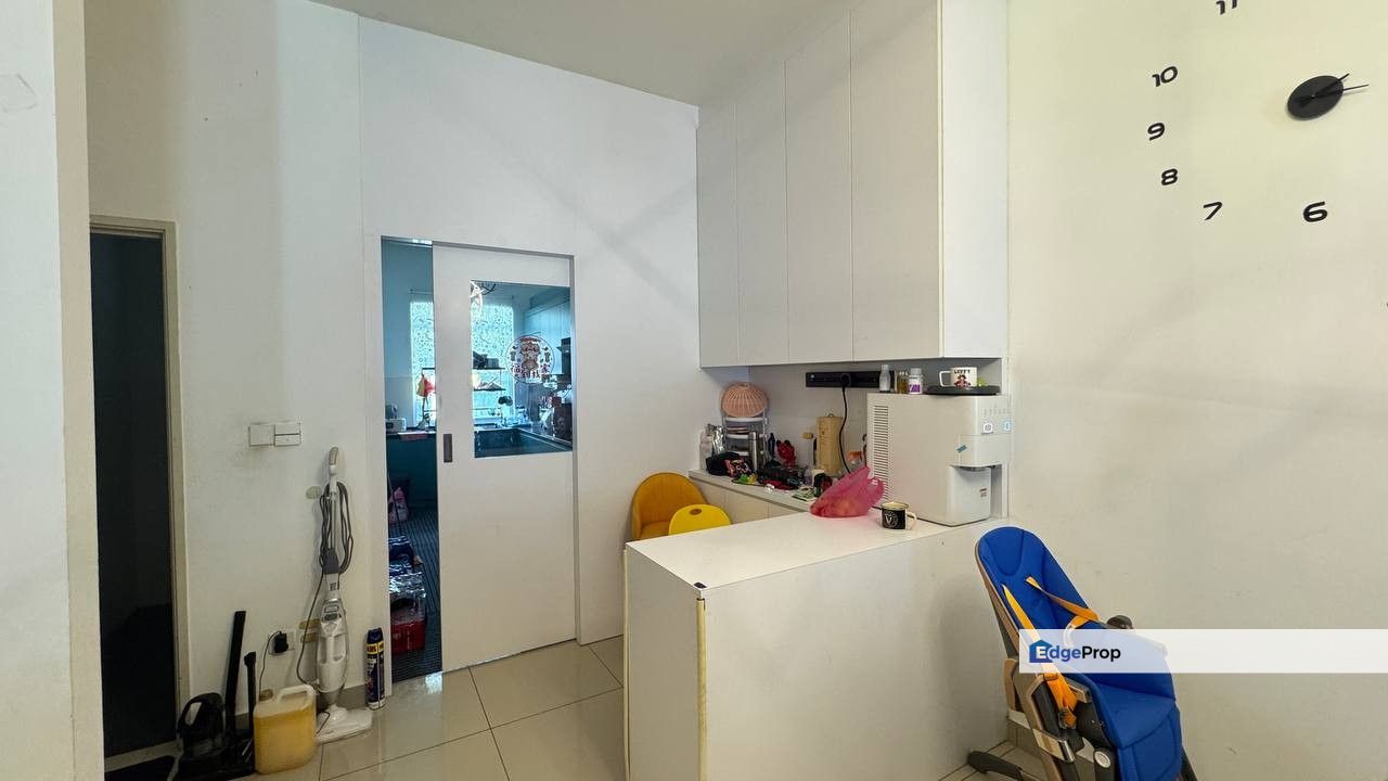 Freehold double storey landed house renovated and guarded at aspira lakehome gerbang nusajaya, Johor, Gelang Patah