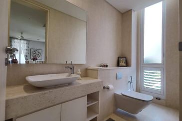 Emerald Bay @ Puteri harbour