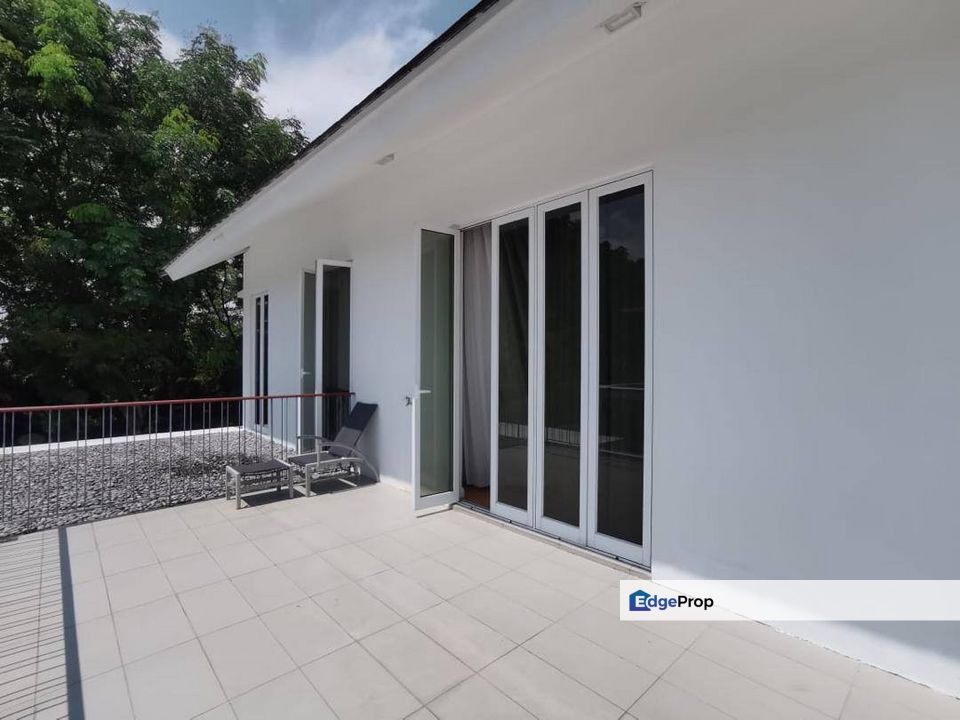 Freehold 3 storey semi d renovated and guarded house at emerald bay puteri harbour, Johor, Johor Bahru