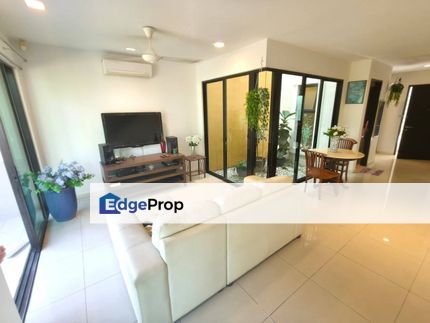Freehold double storey landed house renovated and guarded at leisure farm iskandar puteri, Johor, Gelang Patah