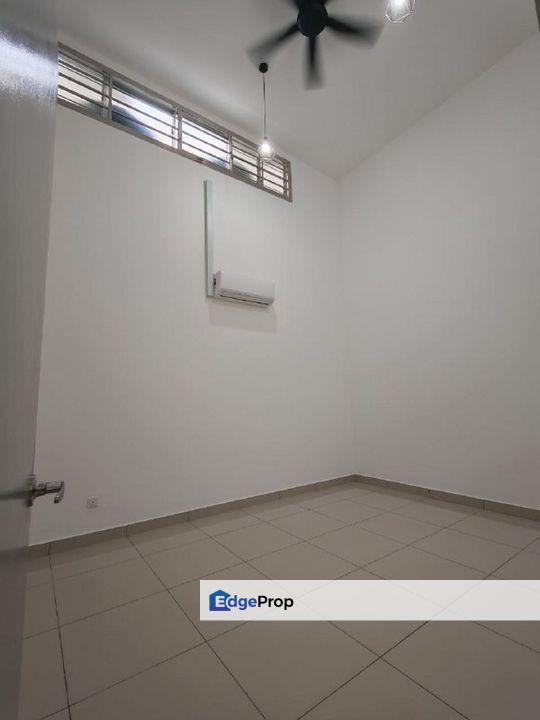 Freehold single storey semi d renovated and guarded at jalan bentara 12 tun aminah skudai, Johor, Skudai