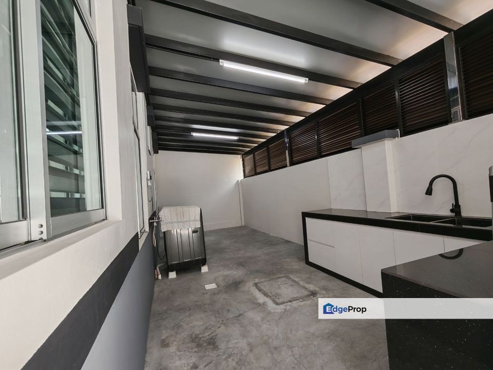 Freehold single storey semi d renovated and guarded at jalan bentara 12 tun aminah skudai, Johor, Skudai