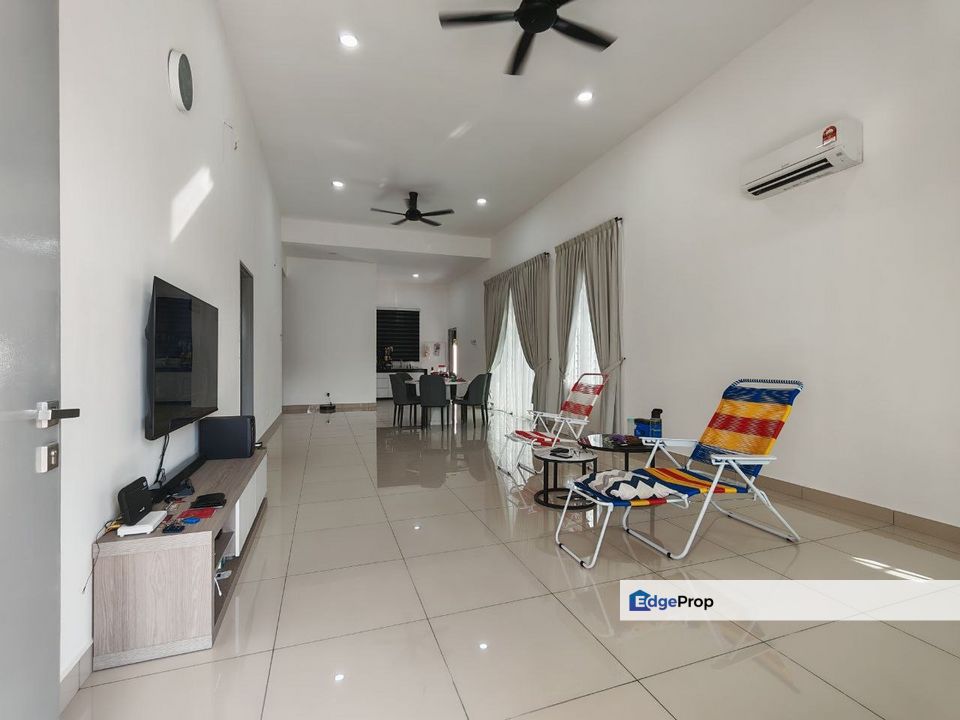 Freehold single storey semi d renovated and guarded at jalan bentara 12 tun aminah skudai, Johor, Skudai