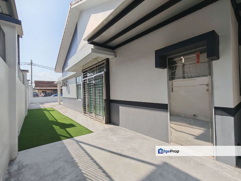 Freehold single storey semi d renovated and guarded at jalan bentara 12 tun aminah skudai, Johor, Skudai