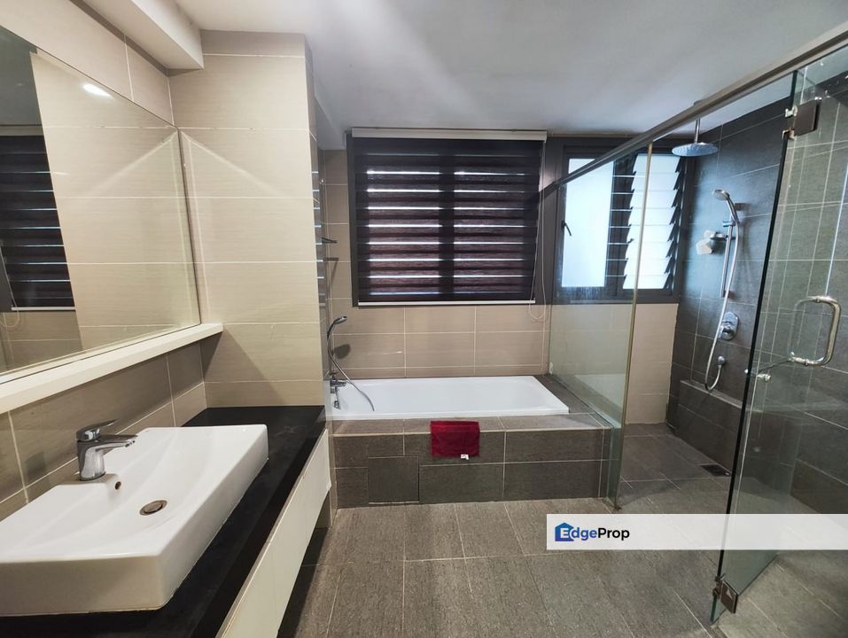 Seaview high floor 2 room service apartment at iskandar residence medini, Johor, Nusajaya