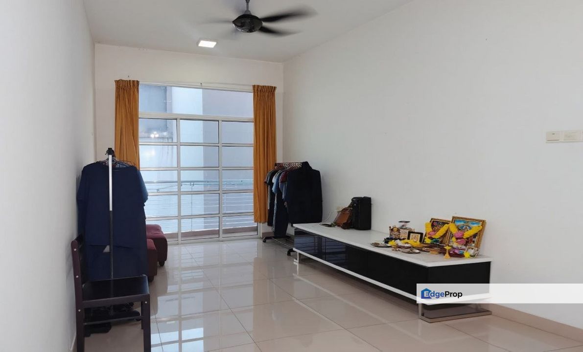 Freehold 3 room service apartment at nusa height gelang patah, Johor, Gelang Patah