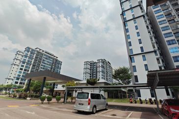 Seri Austin Luxury Apartment