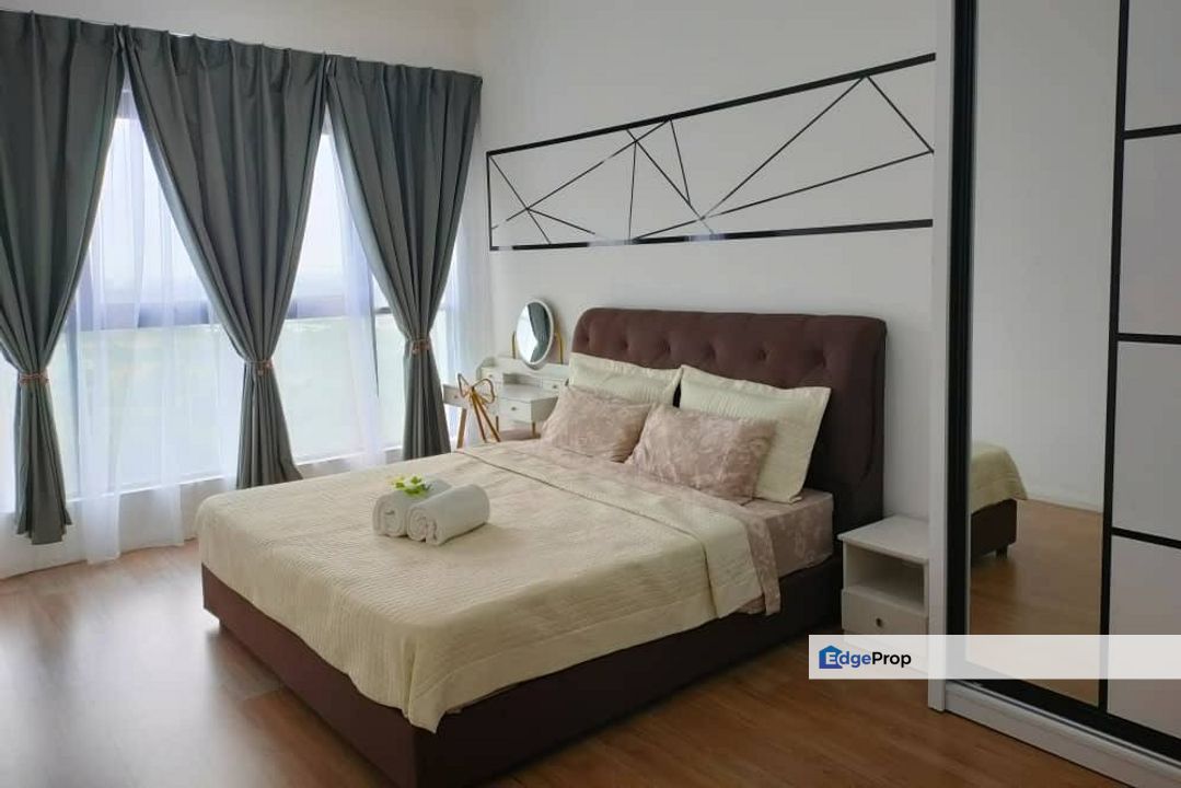 Freehold full loan service apartment corner lot at greenfield regency tampoi skudai, Johor, Tampoi