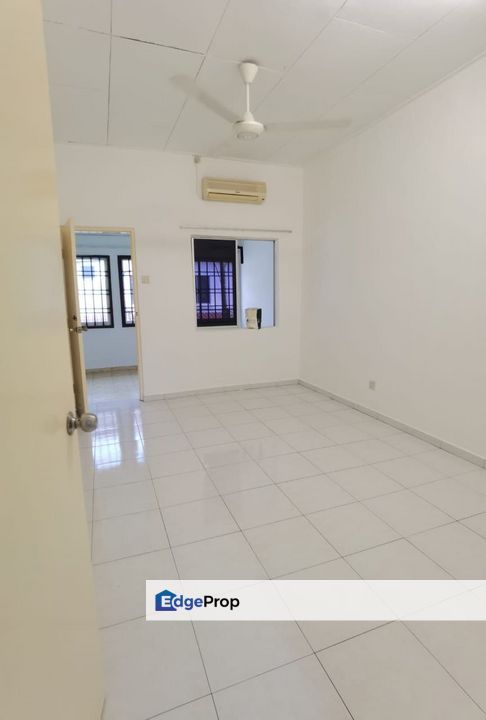 Freehold double storey landed house renvoated and guarded at taman nusa indah iskandar puteri, Johor, Nusajaya