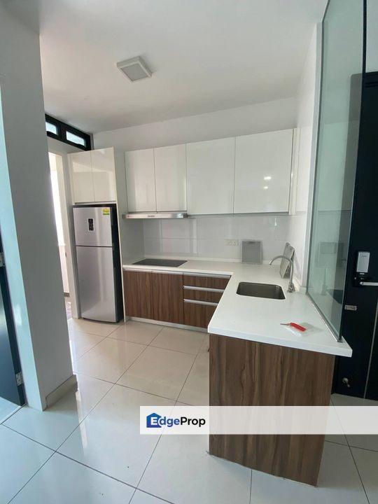 Freehold 2 room service apartment at sky 88 johor bahru, Johor, Johor Bahru