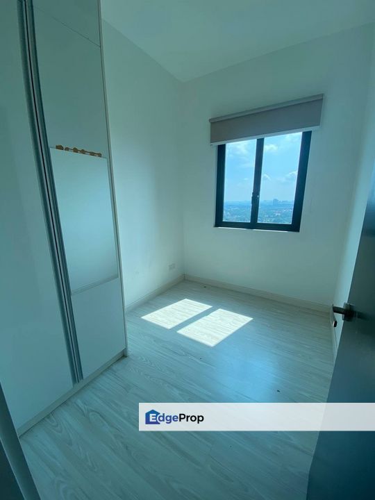 Freehold 2 room service apartment at sky 88 johor bahru, Johor, Johor Bahru