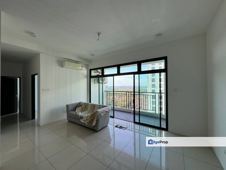 Freehold full loan service apartment at 8scape perling sutera skudai, Johor, Johor Bahru
