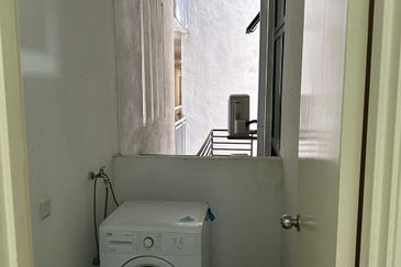 D'Summit Residences @ Kempas Utama