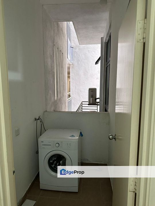 Freehold full loan 3 room service apartment at d'summit kempas utama skudai , Johor, Johor Bahru