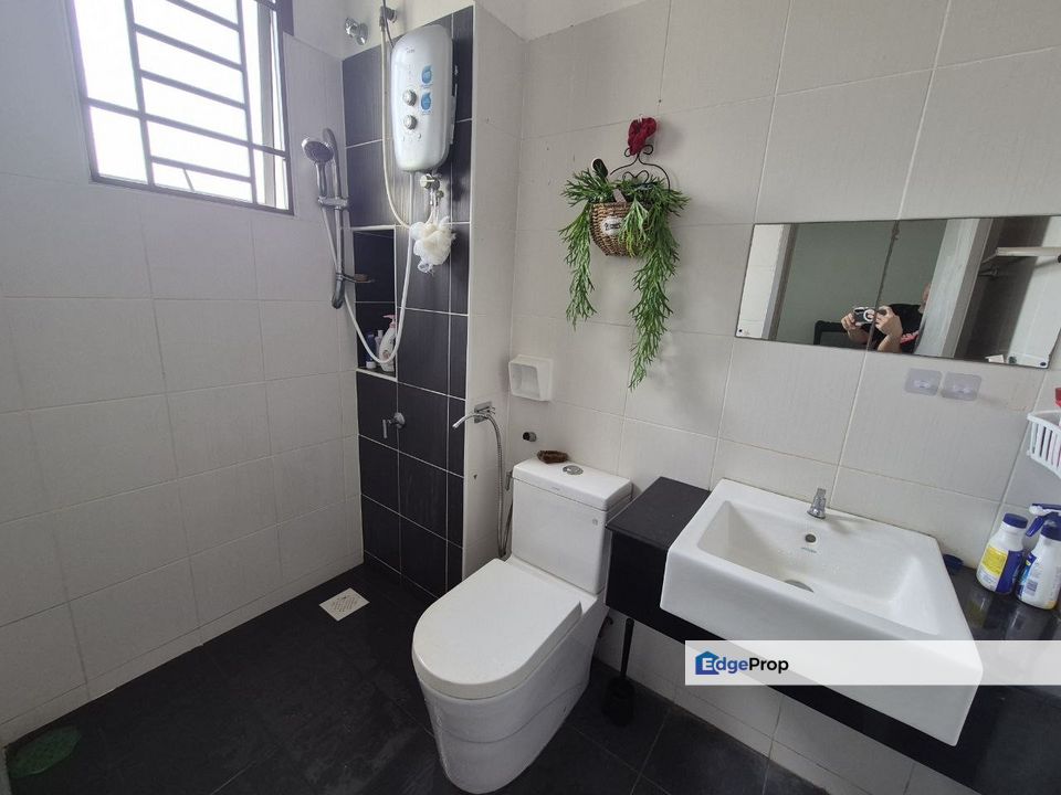 Freehold double storey landed house renovated at taman nusa bayu gelang patah, Johor, Nusajaya