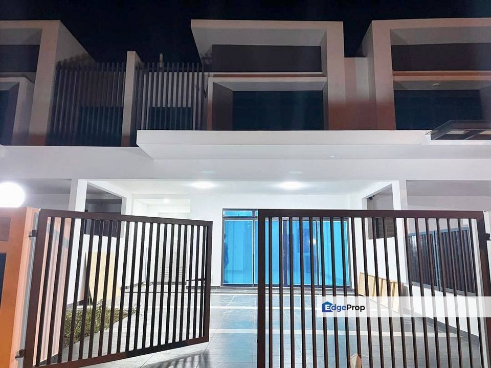 Freehold double storey superlink landed house at the woodlands horizon hill iskandar puteri, Johor, Gelang Patah