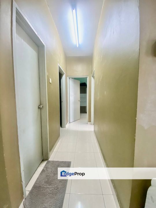 Full loan 3 room service apartment at kipark tampoi skudai, Johor, Tampoi