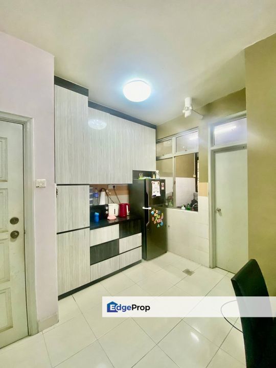 Full loan 3 room service apartment at kipark tampoi skudai, Johor, Tampoi