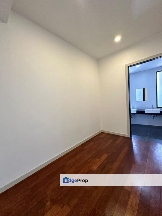 Freehold double storey landed house renovated and guarded at east ledang iskandar puteri, Johor, Nusajaya