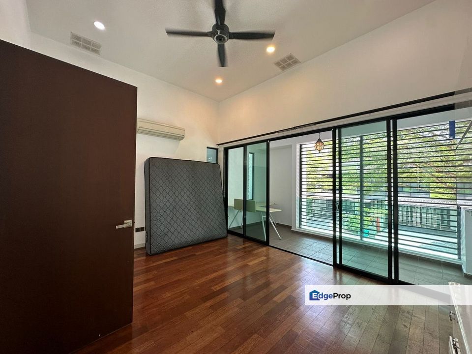 Freehold double storey landed house renovated and guarded at east ledang iskandar puteri, Johor, Nusajaya