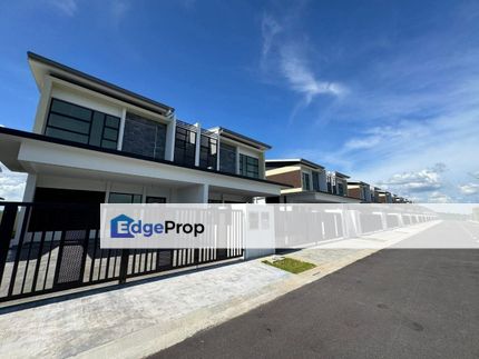 Freehold new double storey cluster house guarded at honeydale impian emas skudai, Johor, Skudai