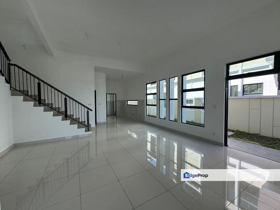 Freehold new double storey cluster house guarded at honeydale impian emas skudai, Johor, Skudai