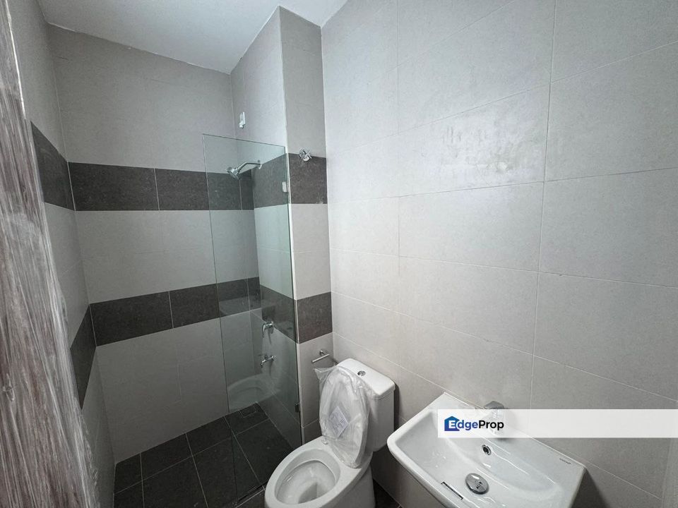 Freehold new double storey cluster house guarded at honeydale impian emas skudai, Johor, Skudai