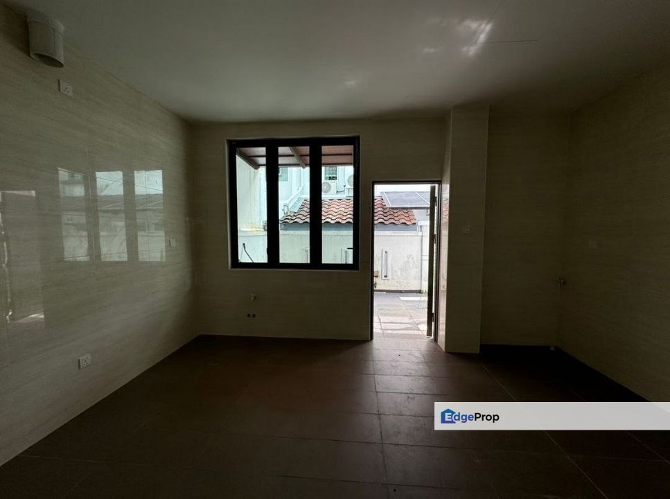 Freehold double storey semi d guarded at kempas utama skudai, Johor, Johor Bahru