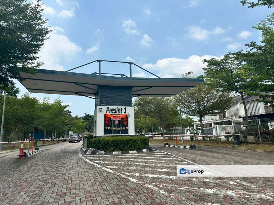 Freehold double storey landed house guarded at taman mutiara utama skudai, Johor, Skudai