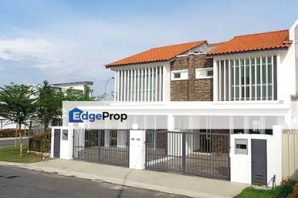 Freehold double storey landed house guarded at taman mutiara utama skudai, Johor, Skudai