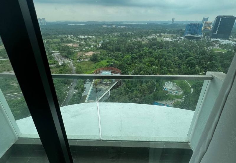 The M @ Medini Macrolink