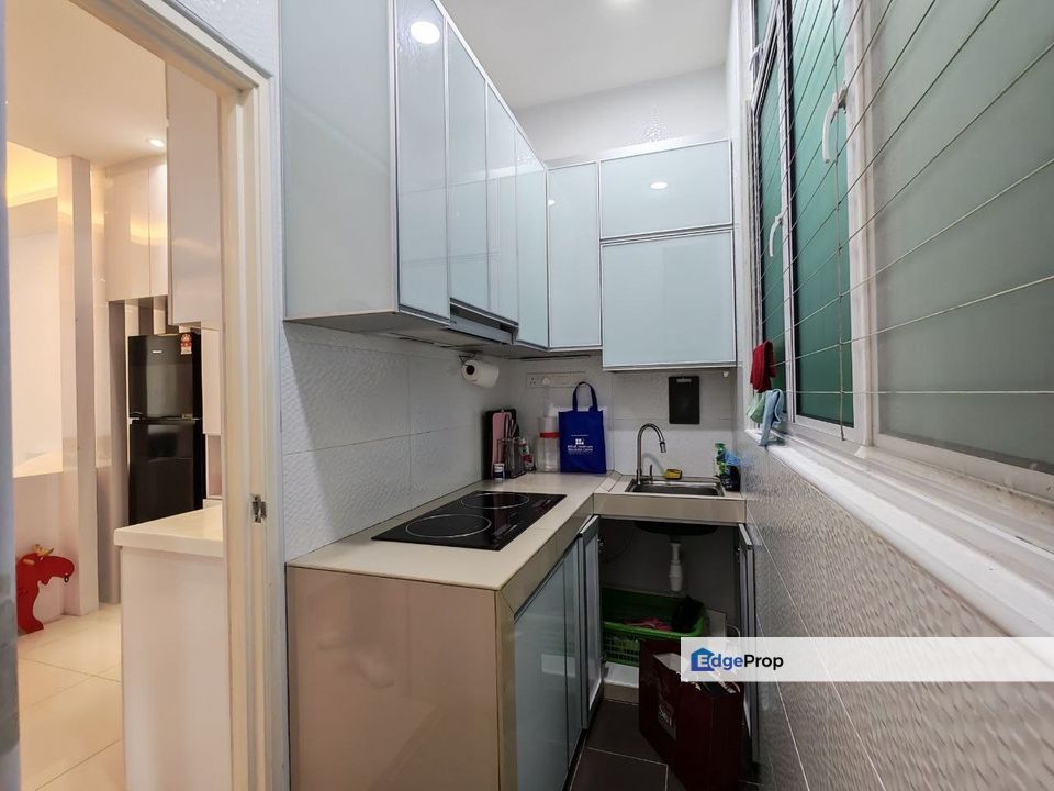 Freehold 3 room service apartment fully renovated and furniture in horizon residence bukit indah, Johor, Bukit Indah