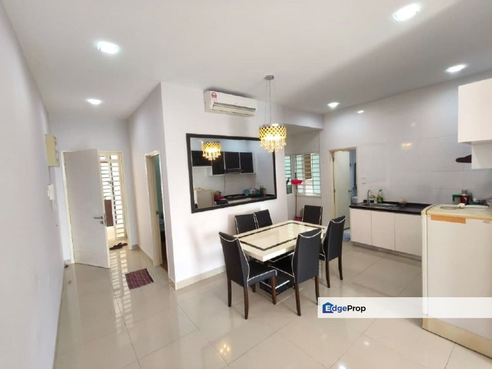 Freehold 3 room service apartment partial furniture 2 car park at nusa height gelang patah, Johor, Gelang Patah