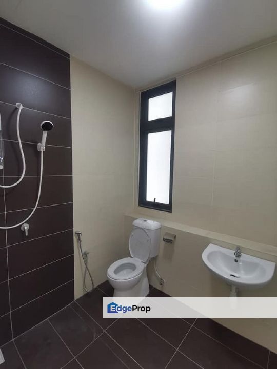 Partial furniture mid floor service apartment at 8escape perling johor bahru, Johor, Johor Bahru