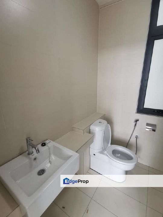 Partial furniture mid floor service apartment at 8escape perling johor bahru, Johor, Johor Bahru