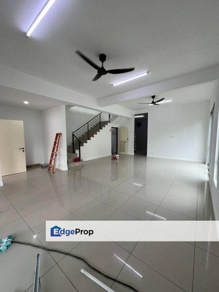 Freehold double storey end lot with extra land guarded at taman nusa idaman iskandar puteri, Johor, Nusajaya