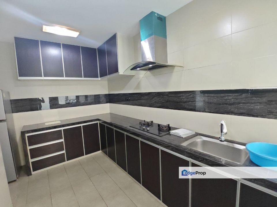 Freehold double storey superlink guarded at estuari garden iskandar puteri, Johor, Nusajaya