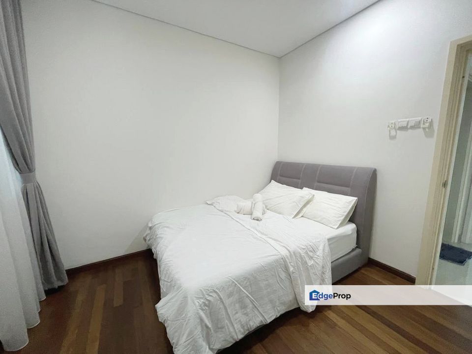 Full loan fully furniture 2 room service apartment at one medini iskandar puteri, Johor, Nusajaya