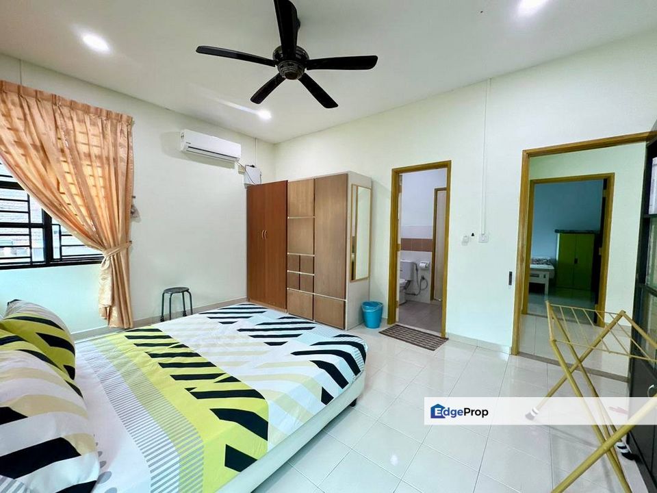 Freehold double storey semi d renovated and guarded at taman nusa idaman iskandar puteri, Johor, Nusajaya