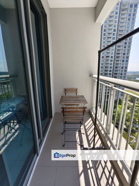 Freehold fully furniture teega suites service apartment seaview at puteri harbour, Johor, 