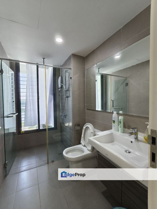 Freehold fully furniture teega suites service apartment seaview at puteri harbour, Johor, 