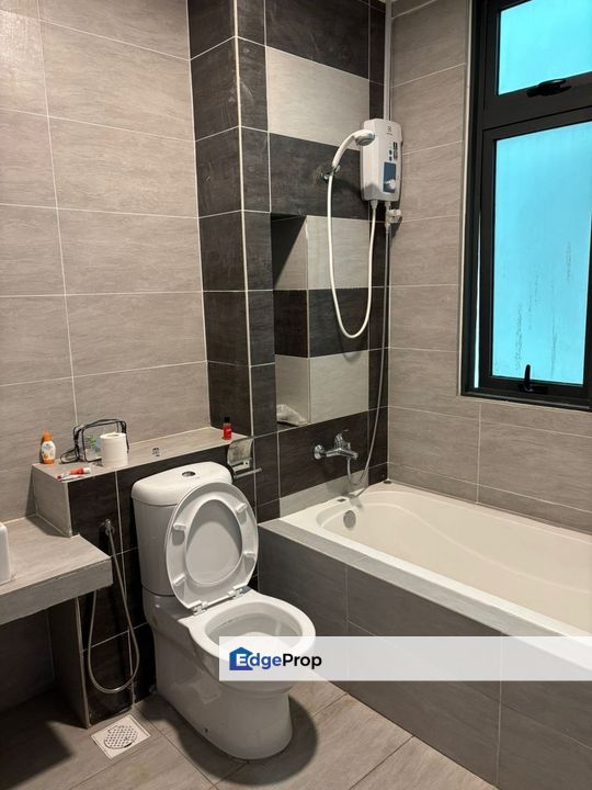 Freehold 8scape residence penthouse at taman perling sutera skudai, Johor, Johor Bahru